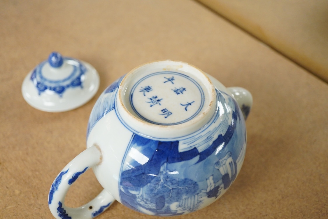 A Chinese blue and white teapot, 16cm wide